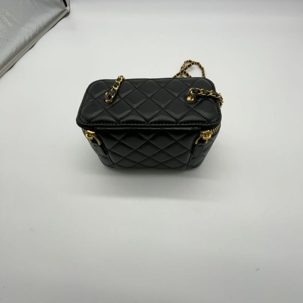 Chanel Heart Vanity Case - Picture 5 of 9